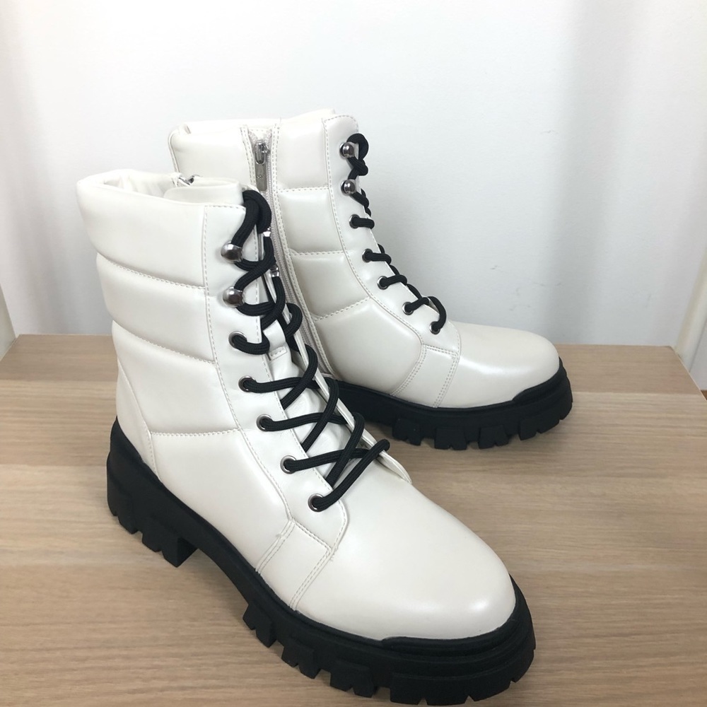 NWT Marc Fisher Amita Lace-Up Lug Boot